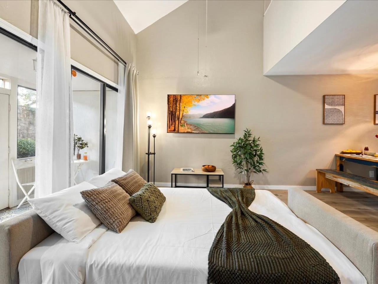 Artist'S Tower Townhome Just Renovated W Loft Gainesville Exterior photo