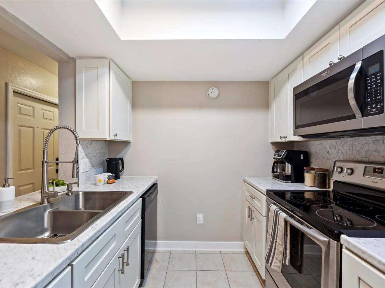 Artist'S Tower Townhome Just Renovated W Loft Gainesville Exterior photo