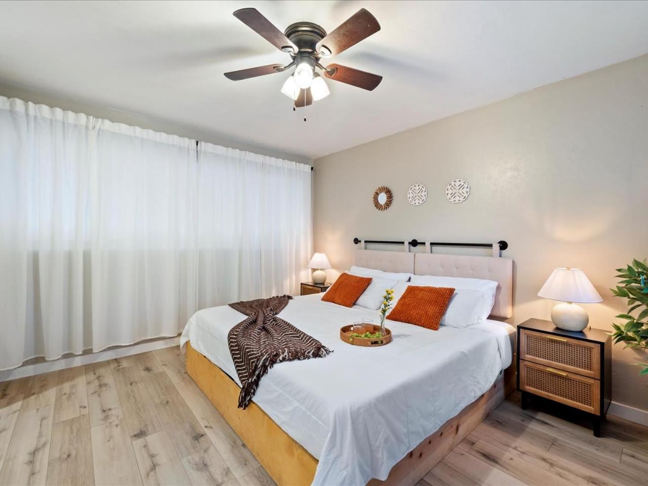 Artist'S Tower Townhome Just Renovated W Loft Gainesville Exterior photo