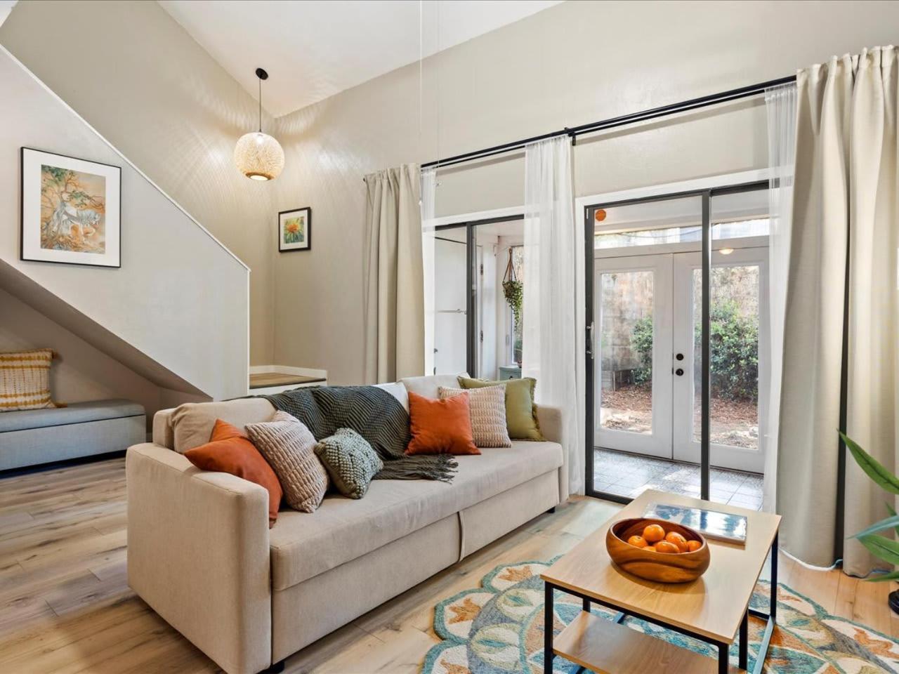 Artist'S Tower Townhome Just Renovated W Loft Gainesville Exterior photo