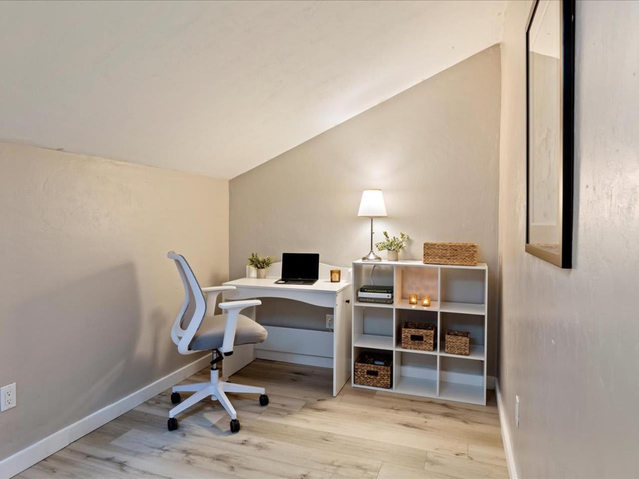 Artist'S Tower Townhome Just Renovated W Loft Gainesville Exterior photo
